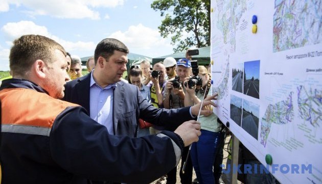 Гройсман пообіцяв, що за три-сім років в Україні будуть якісні дороги