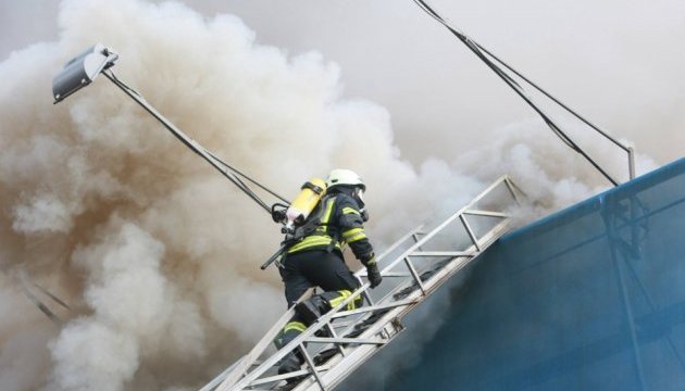 Пожежу на Хрещатику ліквідували, є загроза руйнування будівлі
