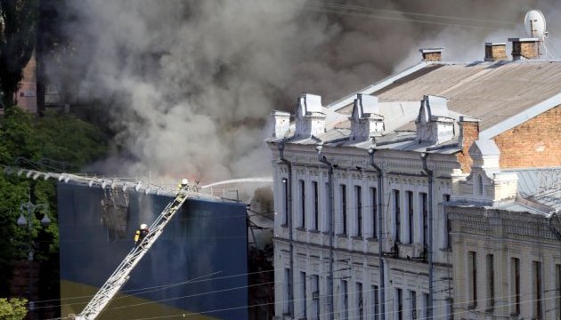 Вогонь у будівлі на Хрещатику охопив близько 1000 квадратних метрів - ДСНС