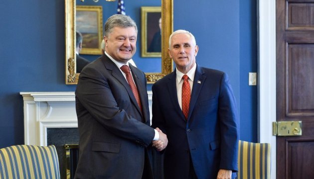 President Poroshenko hands over to U.S. leadership the letters from Ukrainian captives’ relatives