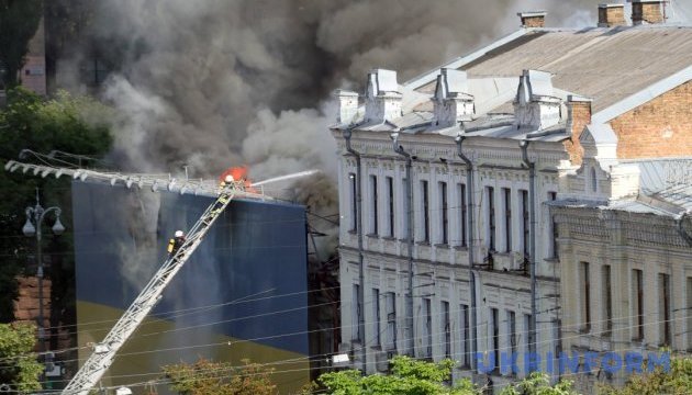 Пожежа на Хрещатику: поліція чекає від пожежників висновків про причину