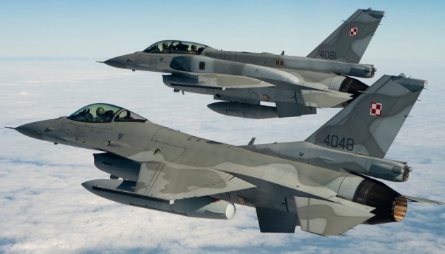 Польща обіцяє надати інфраструктуру для навчання українських пілотів на F-16