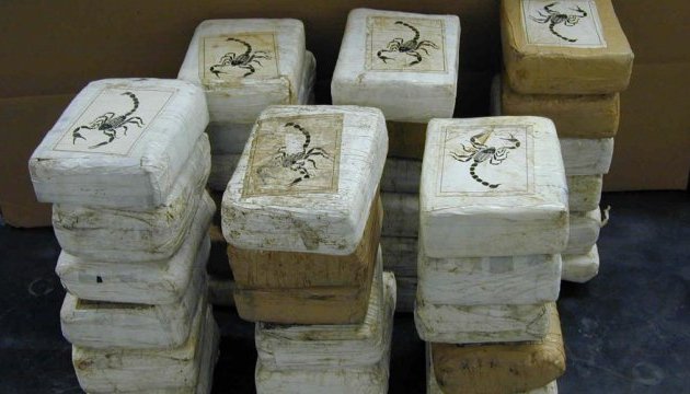 На французький пляж винесло півтори тонни кокаїну