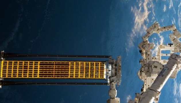 МКС скинула сонячні панелі у відкритий космос