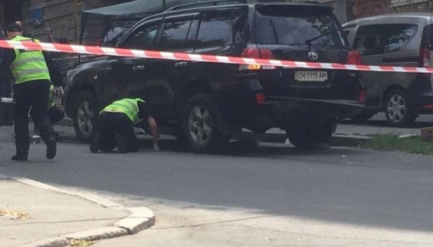 У центрі Києва пролунав вибух в авто, є постраждалий