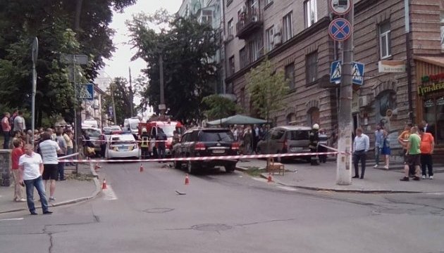 ЗМІ дізналися, хто був всередині підірваного в Києві джипа