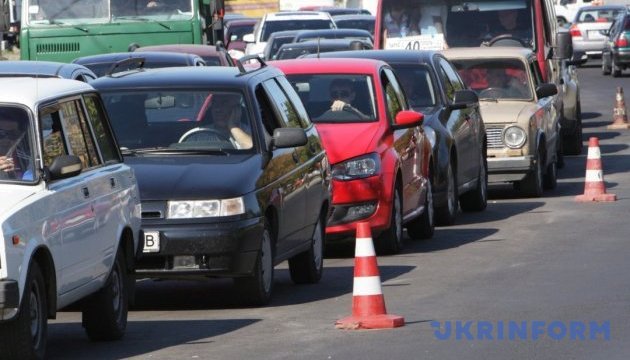 Кияни стоять у заторах довше, ніж жителі Нью-Йорка і Токіо