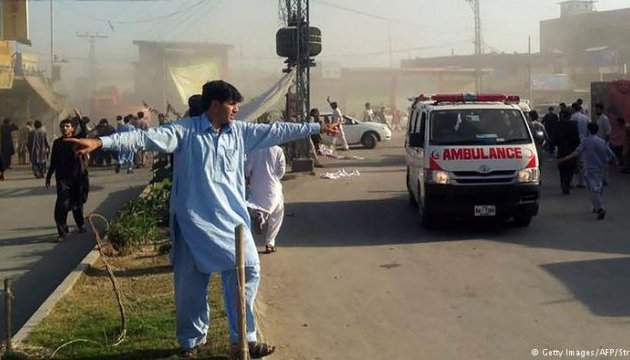 Вибух вантажівки у Пакистані: 22 людини поранені