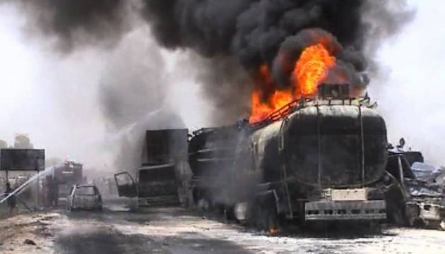 У Пакистані загорілася цистерна з нафтою: загинули не менше 123 осіб