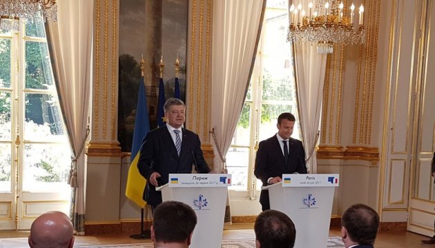 Poroshenko y Macron acuerdan incentivar el formato ‘Normandía’