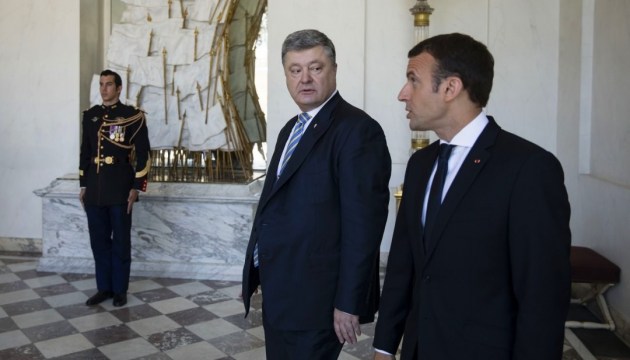 Метод Макрона: Le Monde озвучила головний сигнал зустрічі з Порошенком