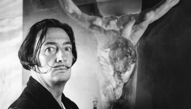 El tribunal en España ordena exhumar el cuerpo de Salvador Dalí