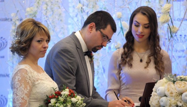 Послугою «Шлюб за добу» скористалася вже 21 тисяча пар - Петренко