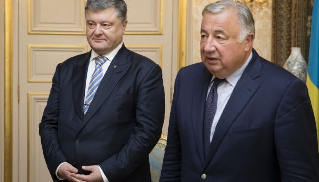 Порошенко запросив французьких сенаторів на Донбас