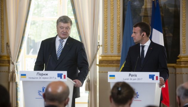 Método de Macron: Le Monde llama la señal principal de la reunión con Poroshenko