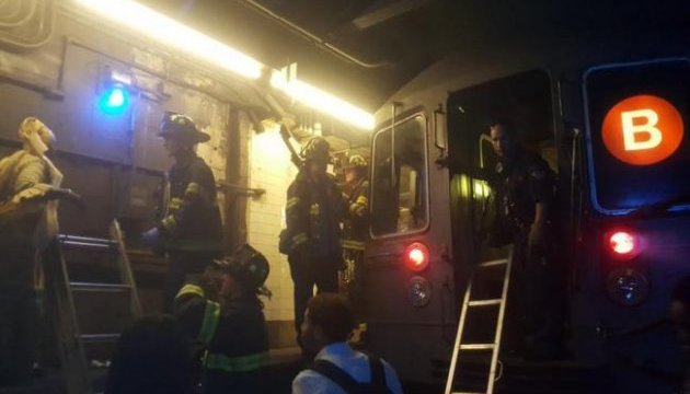 У центрі Нью-Йорка злетів з рейок потяг метро, є постраждалі