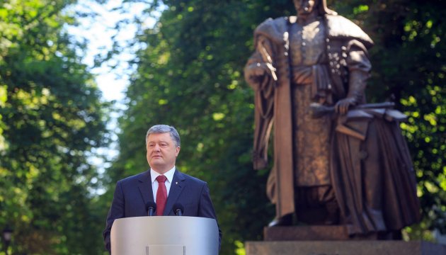 El presidente insta a la Rada a consagrar en la Constitución el levantamiento de inmunidad de los diputados (Vídeo)