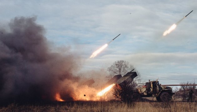 Donbass: 22 Beschießungen: Terroristen setzen Mörser, Artillerie und Panzer ein