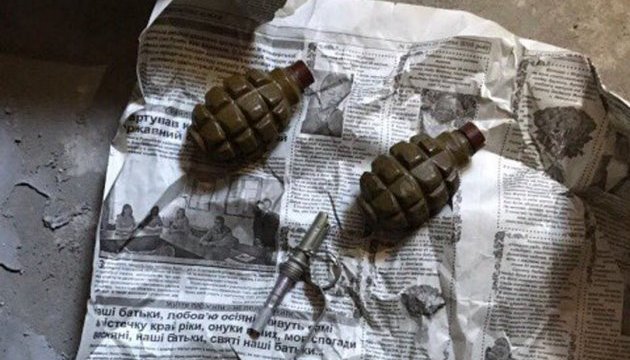 У Мар'їнці в покинутому будинку знайшли 10 гранат - поліція