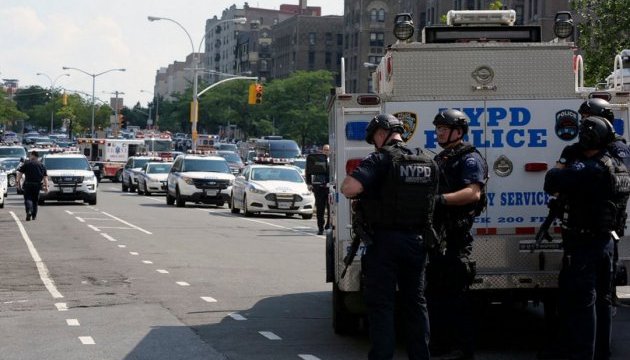 В центрі Нью-Йорка чоловік влаштував стрілянину, є поранені