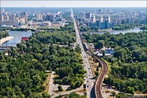 У Києві на Броварському проспекті частково обмежили рух транспорту