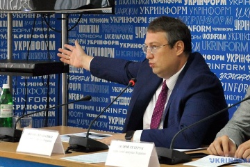 Геращенко сподівається, що нападник на Укрпошту не хоче на Новий рік кулю снайпера
