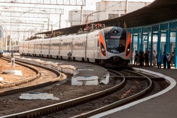 Укрзалізниця призначила на зимові свята 26 додаткових поїздів