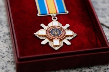 Порошенко лично вручит орден пилоту