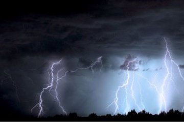 В Індії блискавки вбили 11 людей і ще 15 поранили