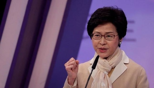 Перша жінка-глава Гонконгу вступила на посаду, попри протести