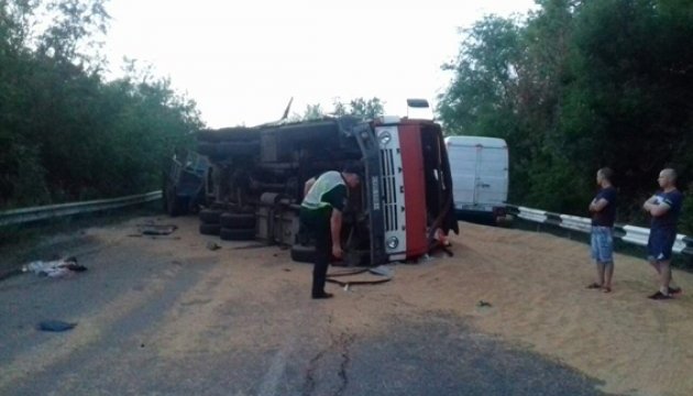 На Миколаївщині сталася масштабна ДТП з вантажівками, є жертви