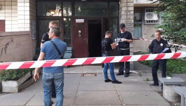 У під’їзді київської багатоповерхівки застрелили чоловіка