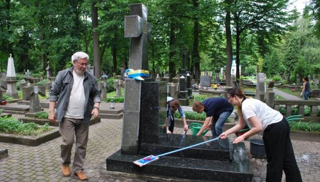 Радянська армія в Польщі нищила українські поховання - Рейт