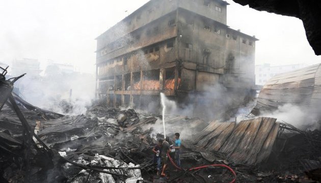 На швейній фабриці у Бангладеш вибухнув котел,  десятеро загиблих