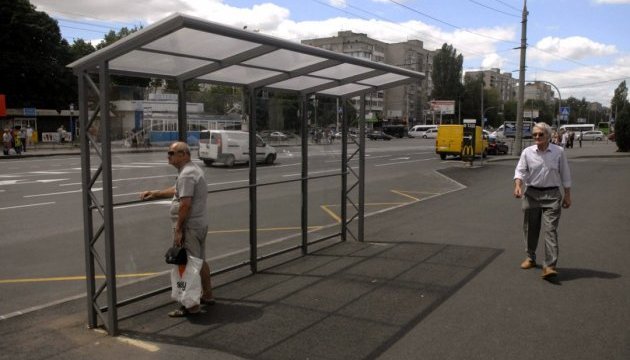 У Вінниці встановили експериментальну тролейбусну зупинку У Вінниці встановили експериментальну тролейбусну зупинку