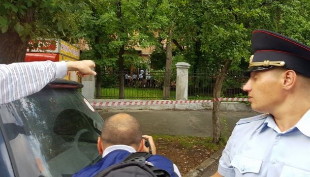Поліція виламала двері в штаб Навального в Новосибірську: троє затриманих