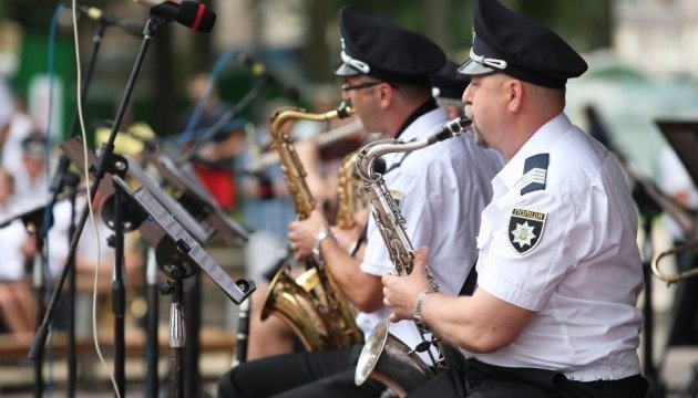 基辅首次举办警察乐队比赛
