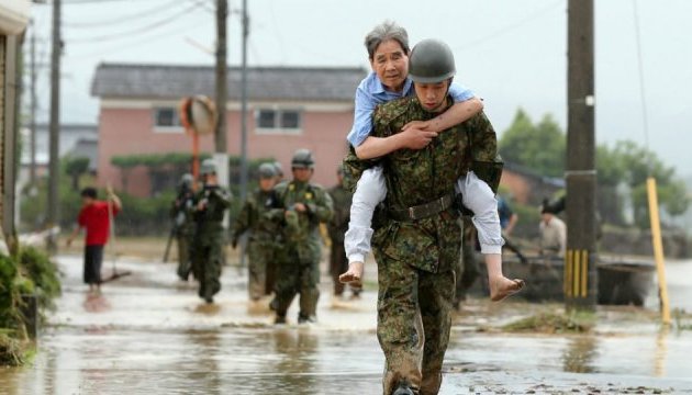 Зливи у Японії: евакуювали півмільйона людей, троє загблих