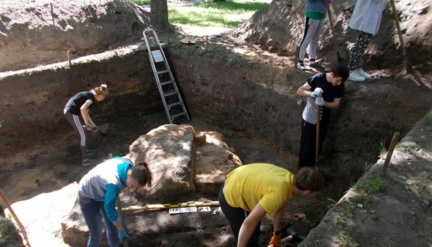 Чернігівські археологи знайшли унікальну давньоруську піч