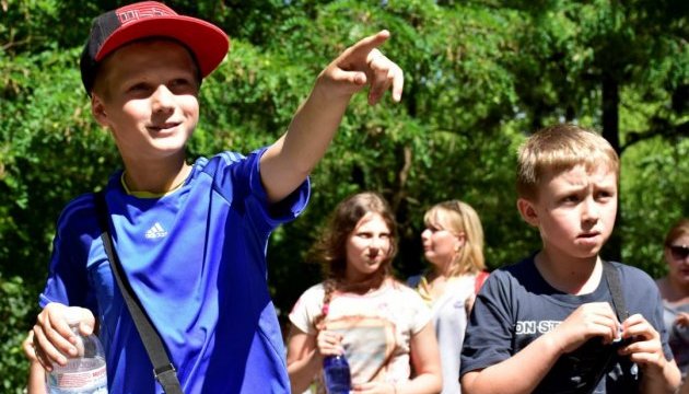 Понад 400 дітлахів з Донеччини вирушили на оздоровлення до Одещини