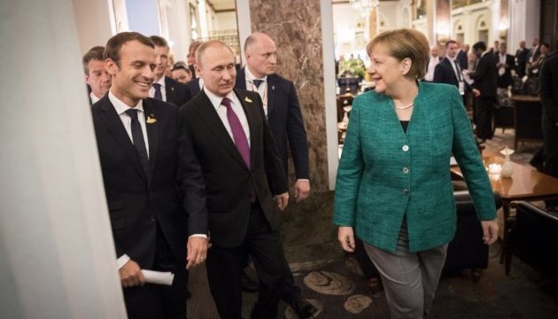 Меркель до зустрічі з Макроном і Путіним дзвонила в Україну 