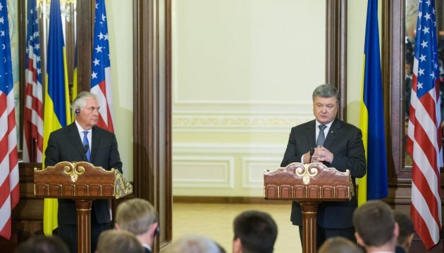 Poroshenko, Tillerson agree on algorithm for advancing Minsk process