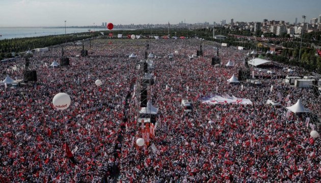 Сотні тисяч людей вийшли у Стамбулі на протест проти Ердогана