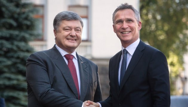 Poroshenko: La agresión rusa contra Ucrania hizo que la OTAN se intensificara seriamente