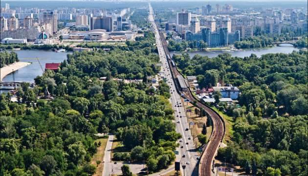 На Броварському проспекті обмежили рух