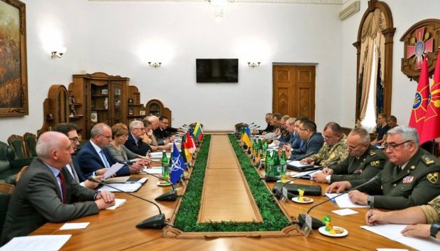 Полторак зустрівся з главою Представництва НАТО в Україні