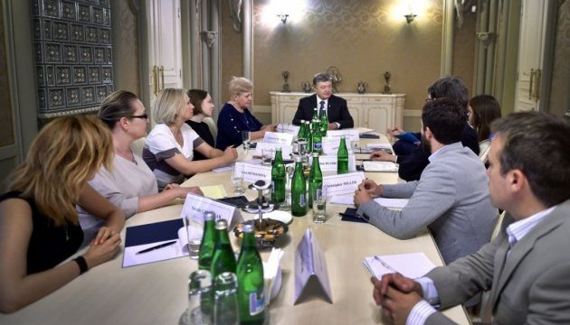 Poroshenko se reunió con la familia de Sheremet y los periodistas