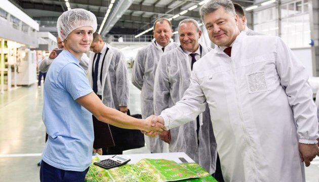 Порошенко в Сумах запустил линию итальянского производства Guala pack group
