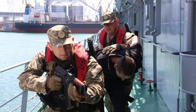 Sea Breeze 2017 : les marins ukrainiens et américains ont effectué une prise d’assaut en commun