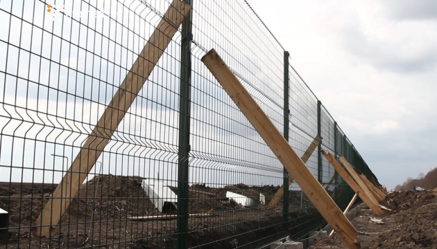 Russen bauen Grenzzaun zwischen der Krim und ukrainischem Festland